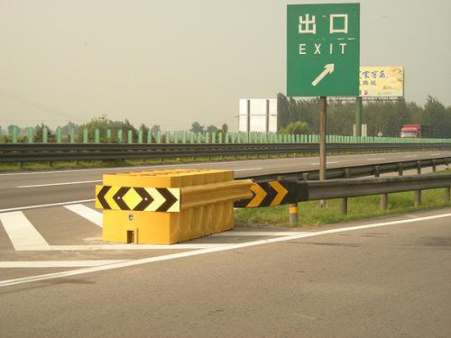 鞍山千山风景区导向防撞垫